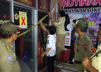 Dua Tempat Karaoke Ilegal Disegel