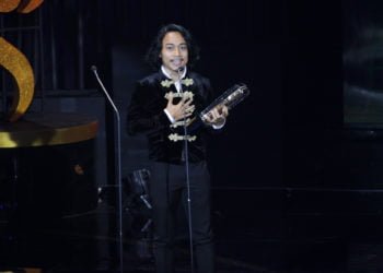 PEMERAN UTAMA. Muhammad Khan menyampaikan ucapan terima kasih saat menerima Piala Citra kategori pemeran utama pria terbaik pada penanganugerahan Piala Citra 2019 di Grand Studio Metrotv, Jakarta, Minggu (8/12). Muhammad Khan mendapatkan gelar dalam film Kucumbu Tubuh Indahku karya sutradara Garin Nugroho. (MI/PIUS ERLANGGA)