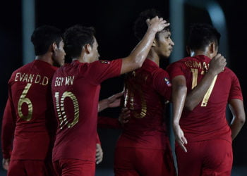 PESTA GOL. Pemain Timnas U-22 Indonesia Osvaldo Haay (kedua kanan) melakukan selebrasi seusai mencetak gol ke gawang Brunei Darussalam dalam pertandingan Grup B SEA Games 2019 di Stadion Sepak Bola Binan, Laguna, Filipina, Selasa (3/12). Indonesia menaklukkan Brunei dengan skor 8-0. (ANTARA/SIGID KURNIAWAN)