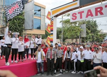 Peserta Jalan Sehat Diajak Meneladani Semangat Pahlawan