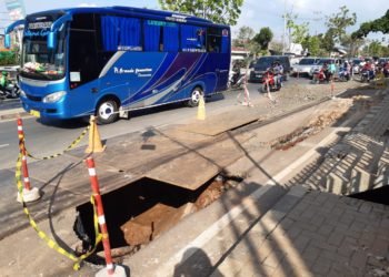 Warga Keluhkan Pengerjaan Galian Pipa SPAM