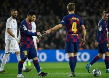 Suasana pertandingan Barcelona vs Real Madrid.(AFP/LLUIS GENE)