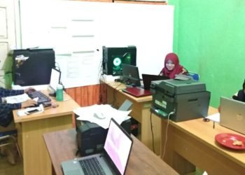 SUASANA KANTOR. Suasana kantor sekretariat pendamping program Maju dan Sejahtera (Mantra) Tubaba di jalan raya Pulungkencana, Jumat(6/12). LAMPUNG POST/AHMAD SOBIRIN
