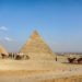 Dua piramida di wilayah pinggiran Kairo, Mesir. (Foto: AFP/MOHAMED EL-SHAHED)