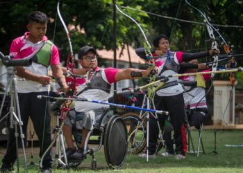 ASEAN PARA GAMES. Atlet panahan National Paralympic Committee mengikuti pemusatan latihan Pelatnas di Solo, Jawa Tengah, Senin (9/12). Latihan tersebut untuk persiapan ASEAN Para Games 2020 di Filipina pada 18—25 Januari 2020.(ANTARA/MOHAMMAD AYUDHA)