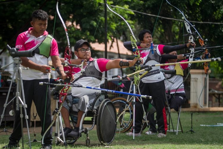 ASEAN PARA GAMES. Atlet panahan National Paralympic Committee mengikuti pemusatan latihan Pelatnas di Solo, Jawa Tengah, Senin (9/12). Latihan tersebut untuk persiapan ASEAN Para Games 2020 di Filipina pada 18—25 Januari 2020.(ANTARA/MOHAMMAD AYUDHA)