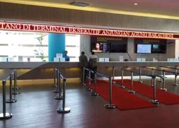 Pelayanan lima loket tiket elektronik penumpang jalan kaki di dermaga eksekutif Pelabuhan Bakauhsni terpantau sepi, Senin, 16 desember 2019. Lampost/ Aan Kridolaksono