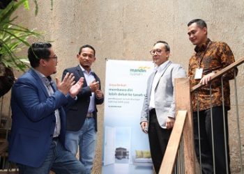 PROGRAM GRIYA BERKAH. Bank Syariah Mandiri meluncurkan program pembiayaan perumahan Griya Berkah dengan hadiah Tabungan Mabrur yang memungkinkan nasabah mendapatkan porsi haji setelah periode dua tahun, Rabu (29/1).
n DOKUMENTASI MANDIRI SYARIAH