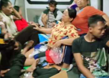 KONSUMSI JAMUR. Satu keluarga asal Desa Pulaujaya, Kecamatan Palas, Lampung Selatan, yang diduga alami keracunan usai mengonsumsi sayur jamur sawit, beberapa hari yang lalu. n ISTIMEWA