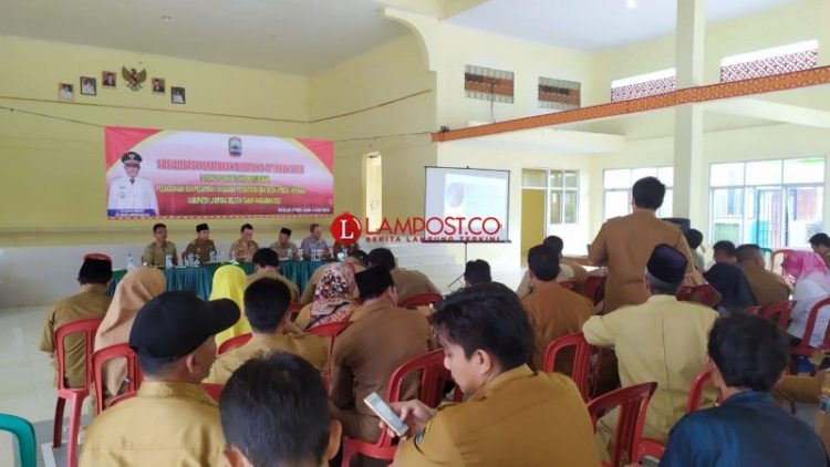 Sosialisasi penetapan kenaikan siltap dan tunjangan aparatur desa di GSG Bethik Hati, Kecamatan Sidomulyo, Lampung Selatan. Lampost /perdhana