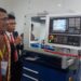 TINJAU LABORATORIUM. Direktur Pendidikan Tinggi, Iptek, dan Kebudayaan
Kementerian PPN/Bappenas Hadiat (kiri) meninjau Laboratorium Teknik 2 Itera yang baru diresmikan di kampus setempat, Senin (27/1). (LAMPUNG POST/DELIMA NATALIA NAPITUPULU)