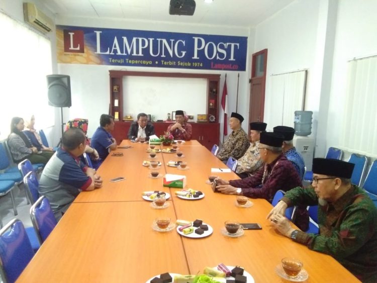 Kunjungan pimpinan pengurus Muhammadiyah wilayah Lampung ke Lampung Post.