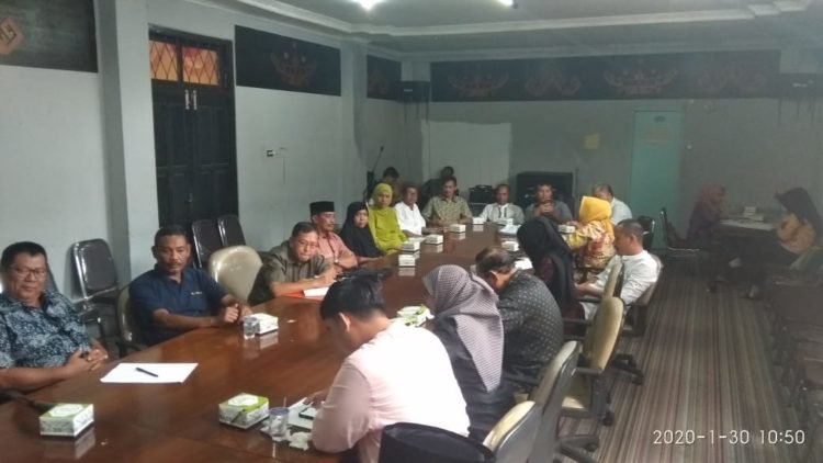 Hearing Komisi III DPRD Lampura, Manajemen PT TWBP mangkir dari undangan dewan setempat, Kamis (30/1). LAMPUNG POST/FAJAR NOFITRA
