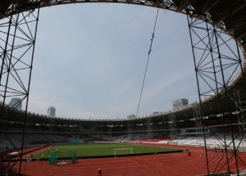 DIBENAHI. Stadion Utama Gelora Bung Karno, Jakarta, saat dibenahi untuk digunakan sebagai venue untuk Asian Games XVIII lalu. (MI/RAMDANI)