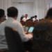 Presiden Joko Widodo (kiri) didampingi Wakil Presiden Ma'ruf Amin (kanan) memimpin rapat terbatas di Kantor Presiden, Jakarta, Rabu (15/1). Ratas itu salah satunya membahas persiapan pemindahan ibu kota. (ANTARA/AKBAR NUGROHO GUMAY)