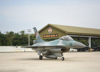 Pangkalan Udara (Lanud) Roesmin Nurjadin Pekanbaru, Riau,
kemarin, mengerahkan 4 jet tempur F-16 ke Pulau Natuna, Kepulauan Riau
untuk mendukung operasi patroli kedaulatan di perairan Natuna Utara. (MI/RUDI KURNIAWANSYAH)