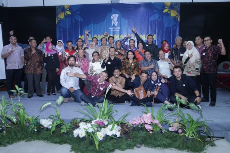 RAMAH TAMAH. Suasana ramah tamah Ikatan Keluarga Alumni Universitas Diponegoro Provinsi Lampung di Hotel Bukit Randu, Selasa (7/1).  ISTIMEWA