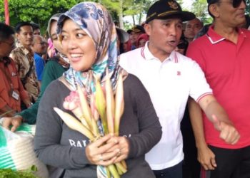 Wakil Gubernur Lampung Chusnunia Chalim saat kunjungan di Lambar, Selasa (21/01/20). Eliyah