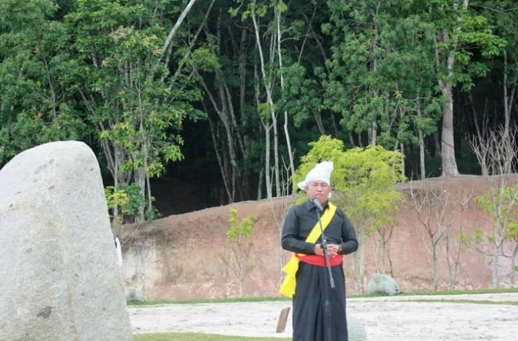 Umar Ahmad, menyampaikan alasan gagasan dibangunnya situs Megalithic Millenium Art di uluan Nughik Panaragan, kecamatan Tulangbawang tengah.