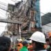 Gedung lima lantai ambruk di Kota Bambu Selatan, Palmerah, Jakarta Barat, Senin (6/1/2020). Foto: Antara/Devi Nindy