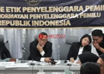 Dewan Kehormatan Penyelenggara Pemilu Republik Indonesia (DKPP RI) menggelar sidang pemeriksaan kedua di Kantor Bawaslu Lampung, Senin, 20 Januari 2020. Lampost/Triyadi Isworo