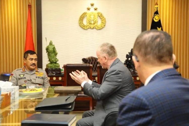 Kepala Badan Pemelihara Keamanan Polri Komjen Pol Agus Andrianto (kiri) bertemu dengan pimpinan The International Criminal Investigative Training Assistance Program (ICITAP). Foto: Dok/Antara