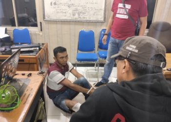 Jajaran kepolisian Polda Lampung menangkap Dedi sebagai tersangka pembunuhan terhadap Agus, warga Desa Tugusari Kabupaten Pesawaran, Selasa malam, 18 Februari 2020. (Asrul septian Malik/Lampost.co)