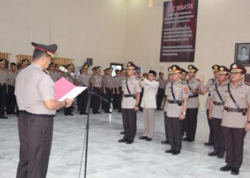 SERTIJAB. Acara serah-terima jabatan Kapolres Lampung Utara di aula GWS Polda Lampung, Kamis (20/2). n DOKUMENTASI POLRES LAMPUNG UTARA