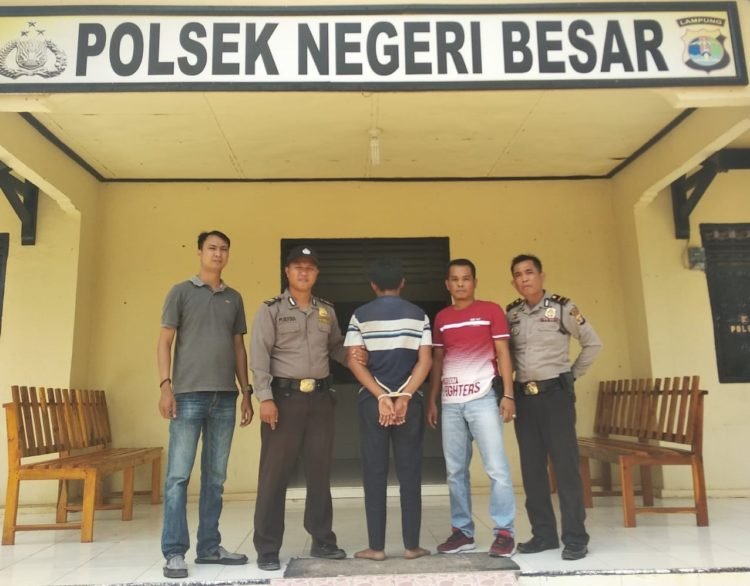 Siswi SMA Diperkosa Saat Hendak Sol Sepatu