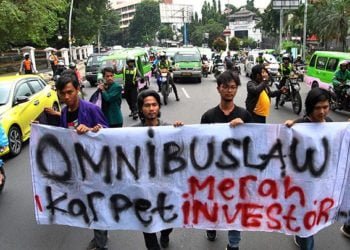 Pelaksanaan Omnibus Law Harus Sesuai UUD dan Pancasila