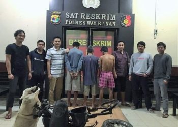 Tekab 308 Polres Way Kanan bersama Polsek Banjit membekuk SW, BH, dan KU, pelaku pencurian kendaraan bermotor, Selasa, 25 Februari 2020. (Candra Putra Wijaya/Lampost.co)