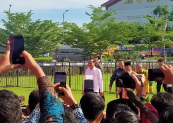 Presiden Joko Widodo menghadiri peringatan puncak HPN 2020 di halaman kantor Gubernur Kalimantan Selatan, Sabtu, 8 Februari 2020. (Eka Setiawan/Lampos.co)