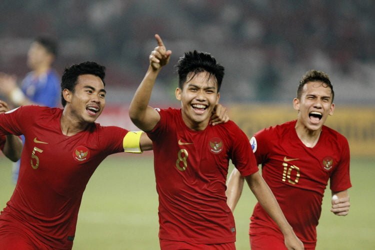 DIKONTRAK KLUB SERBIA. Witan SUlaeman (tengah) saat membela Timnas Indonesia U-19 bersama Egy Maulan Vikri (kanan). Witan dikontrak klub Serbia Radnik Surdulica untuk jangka tiga tahun setengah. (MI/ROMMY PUJIANTO)