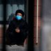 Warga di Wuhan, Tiongkok diisolasi setelah wabah virus korona merebak. Foto: AFP