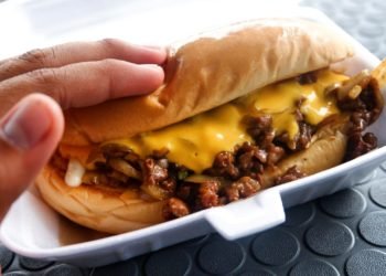 Kuliner kekinian yang mengenyangkan. (LAMPUNG POST/SETIAJI)