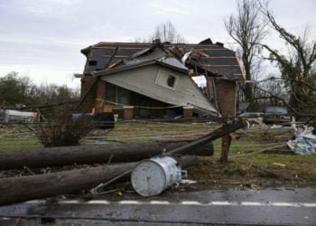 Rumah warga yang hancur akibat diterjang tornado di Tennessee, Amerika Serikat. Foto: AFP