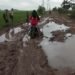 JALAN RUSAK. Jalan pertanian di Kecamatan Rawapitu kondisinya rusak parah, Minggu (2/3). LAMPUNG POST/RIAN PRANATA