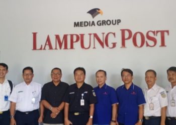 Jajaran PT KAI Divre IV Tanjungkarang mengunjungi Kantor Harian Umum Lampung Post, Senin, 9 Maret 20020. Lampost.co/Atika Oktaria