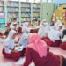 BELAJAR. Sejumlah anak SD sedang mengikuti pembelajaran. (MI/DWI APRIANI)