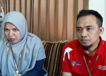 Kepala Tata Usaha Puskesmas Rawat Inap Satelit Heriyansyah (baju merah)