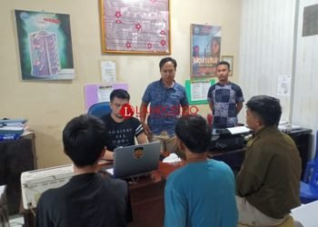 Tiga tersangka pengguna sabu tengah menjalani pemeriksaan petugas Satnarkoba Polres Lampung Utara, Rabu (18/3/2020). Hari S