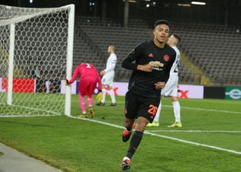 MENANG TELAK. Pemain Manchester United Mason Greenwood usai mencetak gol ke gawang Lask Linz pada leg pertama 16 besar Liga Europa, Jumat (13/3) dini hari WIB. Manchester United menang telak pada laga ini dengan skor 5-0.(TWITTER/UEFA EUROPA LEAGUE)