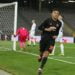 MENANG TELAK. Pemain Manchester United Mason Greenwood usai mencetak gol ke gawang Lask Linz pada leg pertama 16 besar Liga Europa, Jumat (13/3) dini hari WIB. Manchester United menang telak pada laga ini dengan skor 5-0.(TWITTER/UEFA EUROPA LEAGUE)