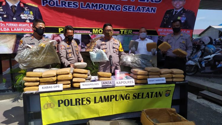 Kurir Simpan Pil Ekstasi di Celana Dalam