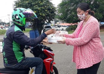 Sinar Mas Land Bagikan 1.000 Nasi Kotak