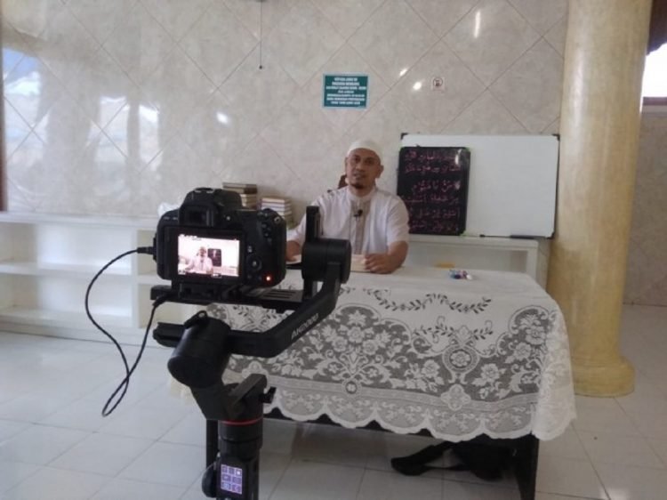 Pembelajaran bahasa Arab Al-Qur'an melalui online media YouTube.(Foto: Dok.)
