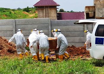 Pemakaman penderita corona di Kotabaru, Lampung. (DOK)