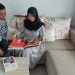 Vina Oktavia bersama suaminya Rudiyansyah di hunian miliknya, jalan Purnawirawan 3, Gunung Terang, Bandar Lampung. LAMPUNG POST/ DIAN WAHYU KUSUMA