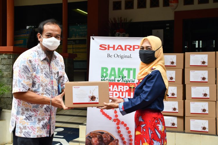 Sharp Donasikan 500 Sembako