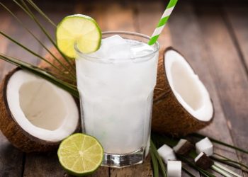 Minuman kelapa muda yang segar dan menyegarkan. (DOK)
